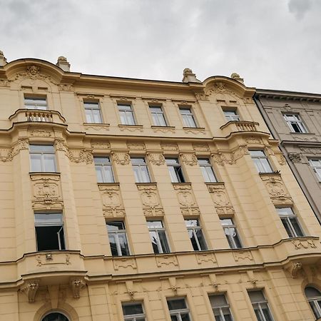 Comfortable And Cosy Apt A Few Steps From Dancing House And Naplavka Dance ปราก ภายนอก รูปภาพ