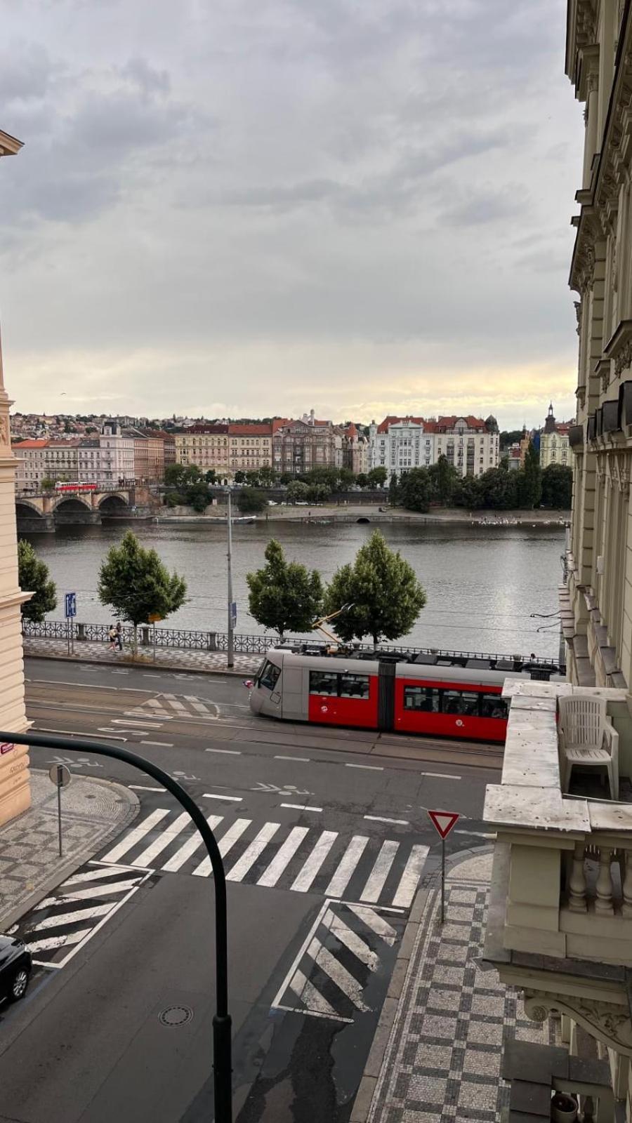 Comfortable And Cosy Apt A Few Steps From Dancing House And Naplavka Dance ปราก ภายนอก รูปภาพ