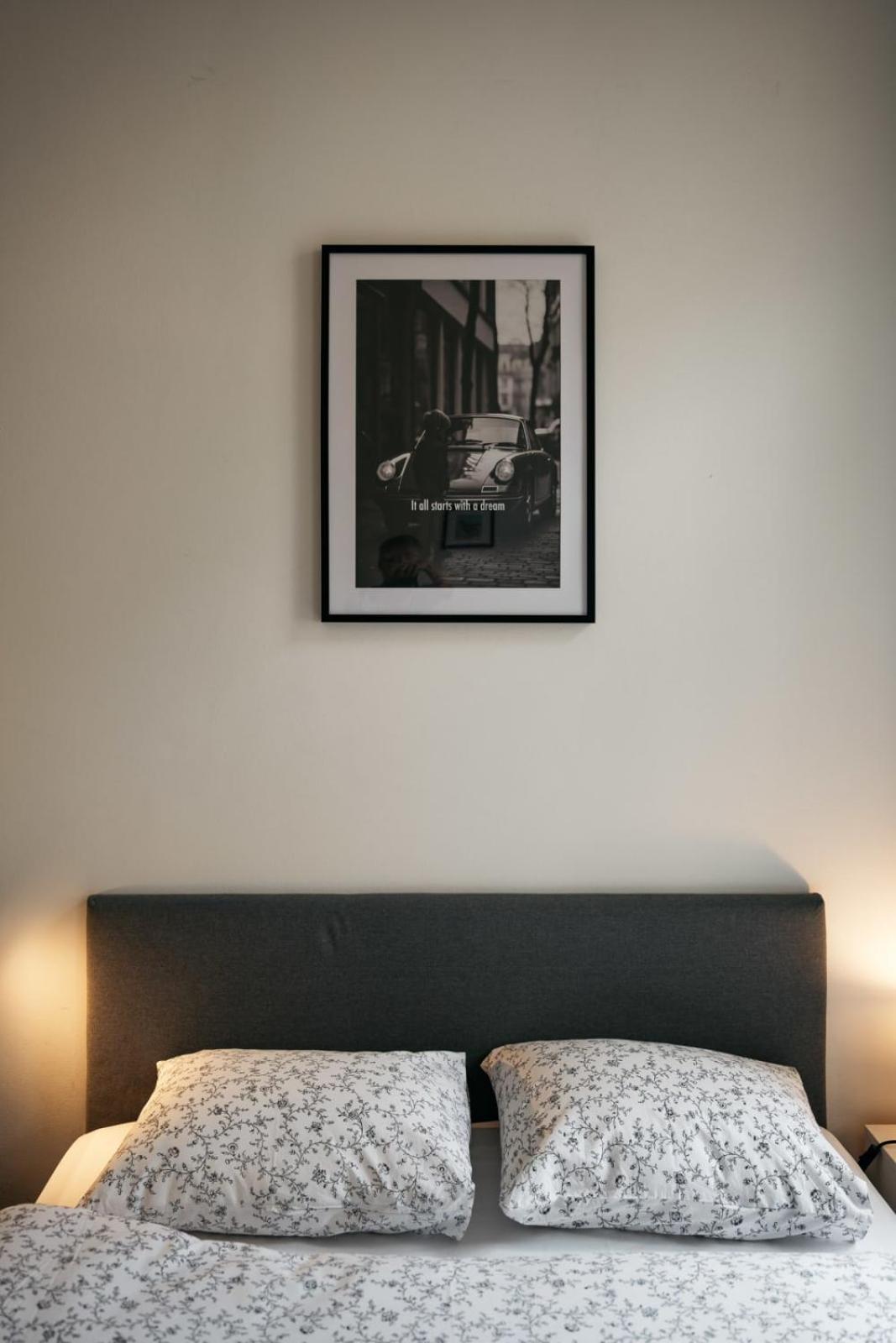 Comfortable And Cosy Apt A Few Steps From Dancing House And Naplavka Dance ปราก ภายนอก รูปภาพ