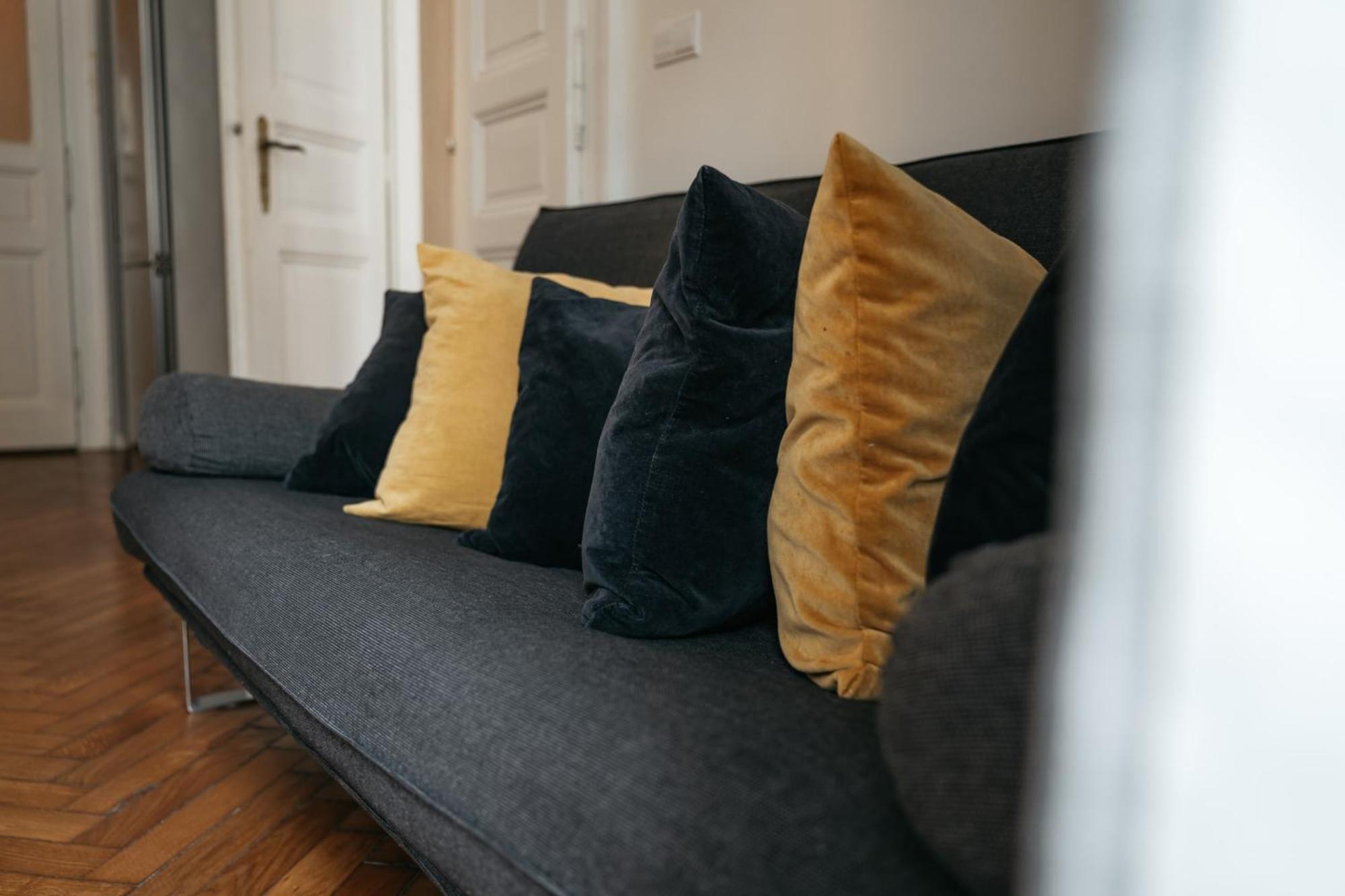 Comfortable And Cosy Apt A Few Steps From Dancing House And Naplavka Dance ปราก ภายนอก รูปภาพ