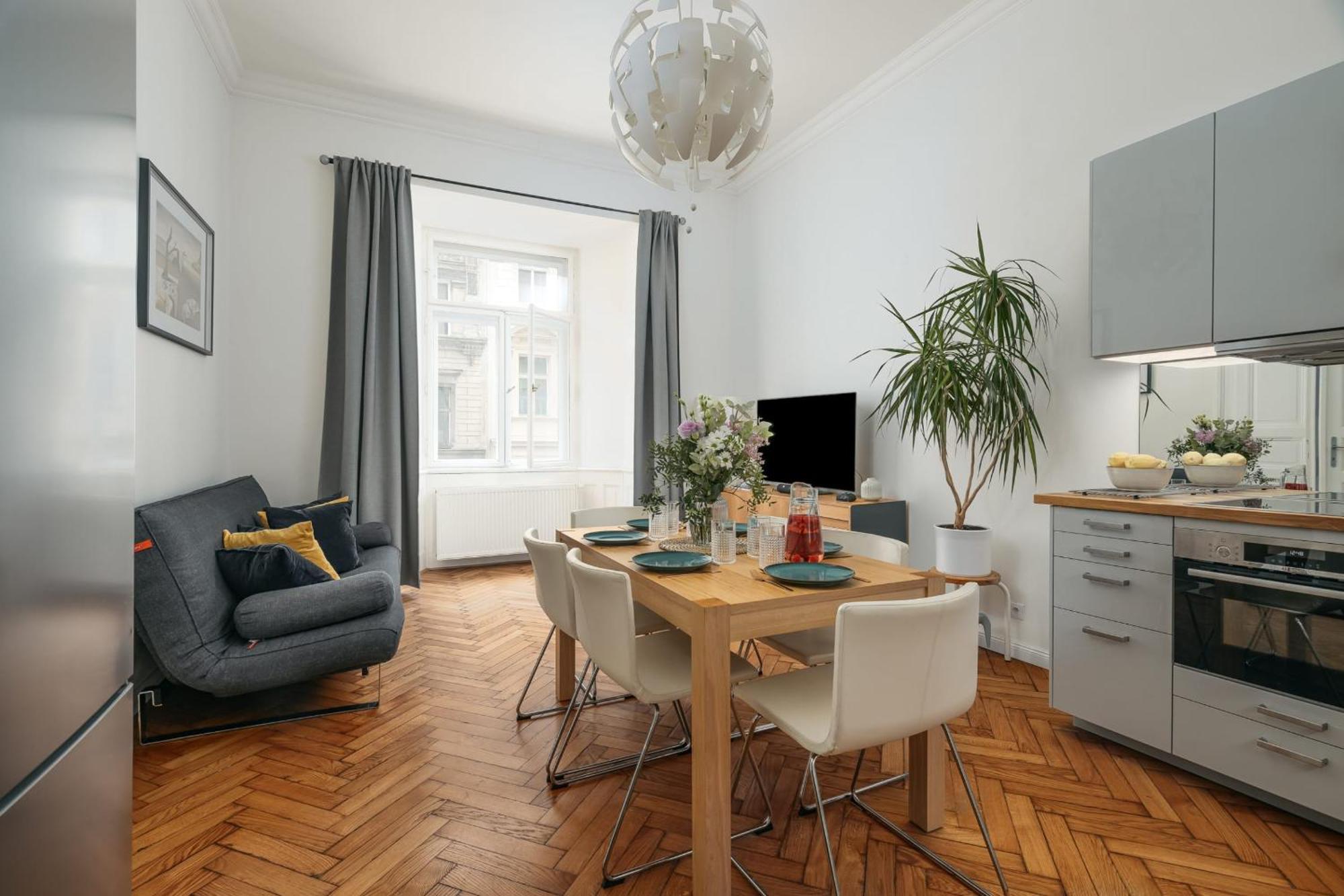 Comfortable And Cosy Apt A Few Steps From Dancing House And Naplavka Dance ปราก ภายนอก รูปภาพ