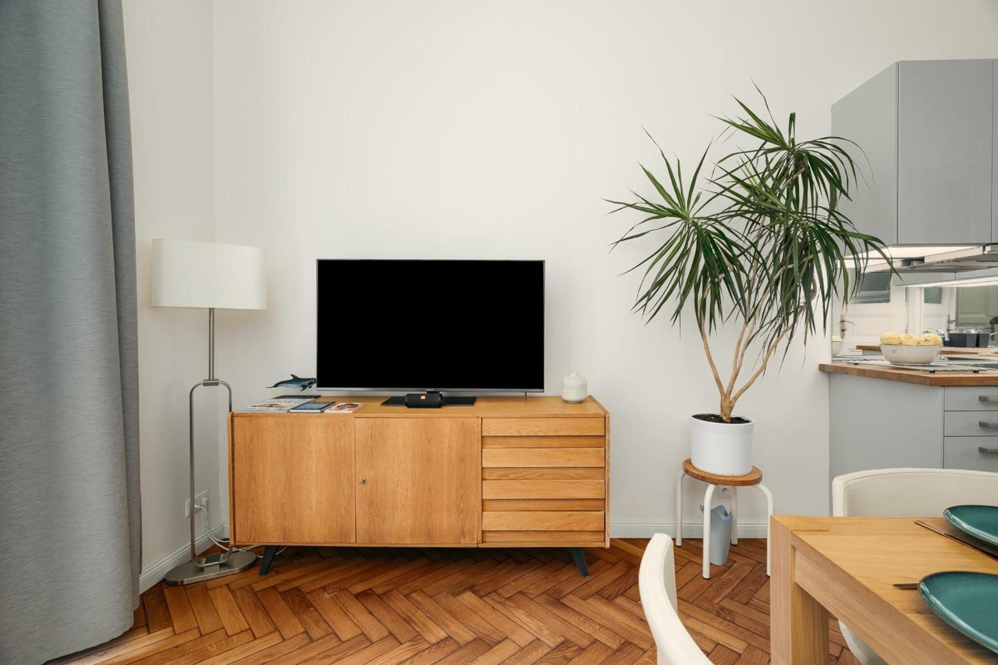 Comfortable And Cosy Apt A Few Steps From Dancing House And Naplavka Dance ปราก ภายนอก รูปภาพ